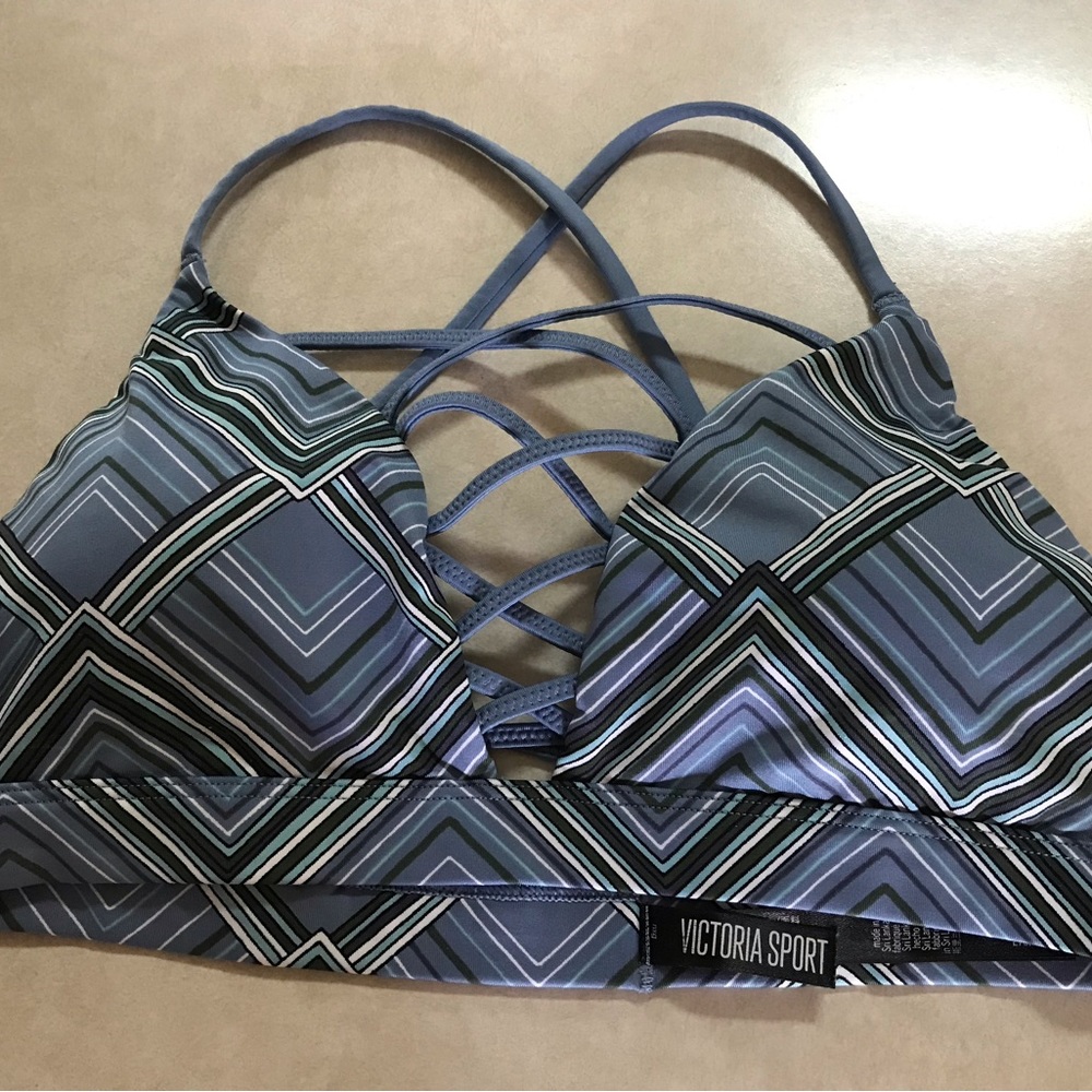NWOT Victoria’s Secret sports bra size M